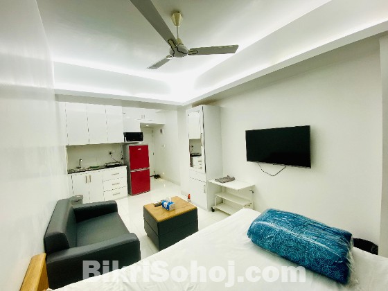 Premium 1BHK Service Apartment in Bashundhara R/A!